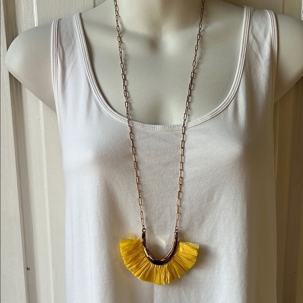 Versona Pendant Necklace